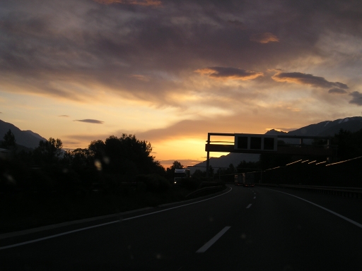 Autobahn Tirol->Wien vor Sonnenaufgang